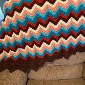 Vintage style Chevron Patterned Throw Blanket - Multicolor